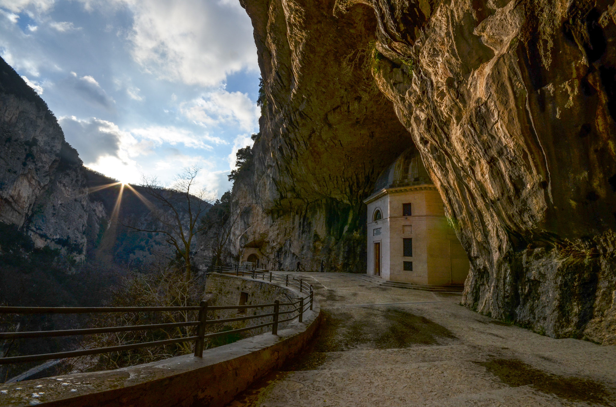 Tempio del Valadier, Genga (Photo license: CC BY-NC-SA 2.0)